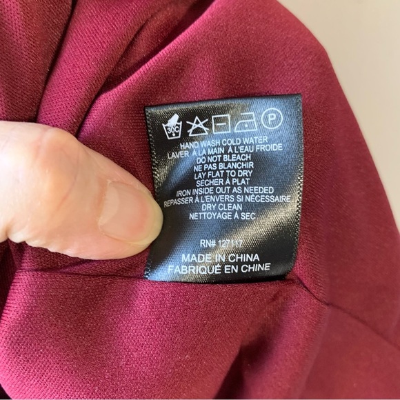 Belle Badgley Mischka Burgundy Halter Sheath asymmetrical Cocktail Dress. Size 6 - Picture 16 of 16